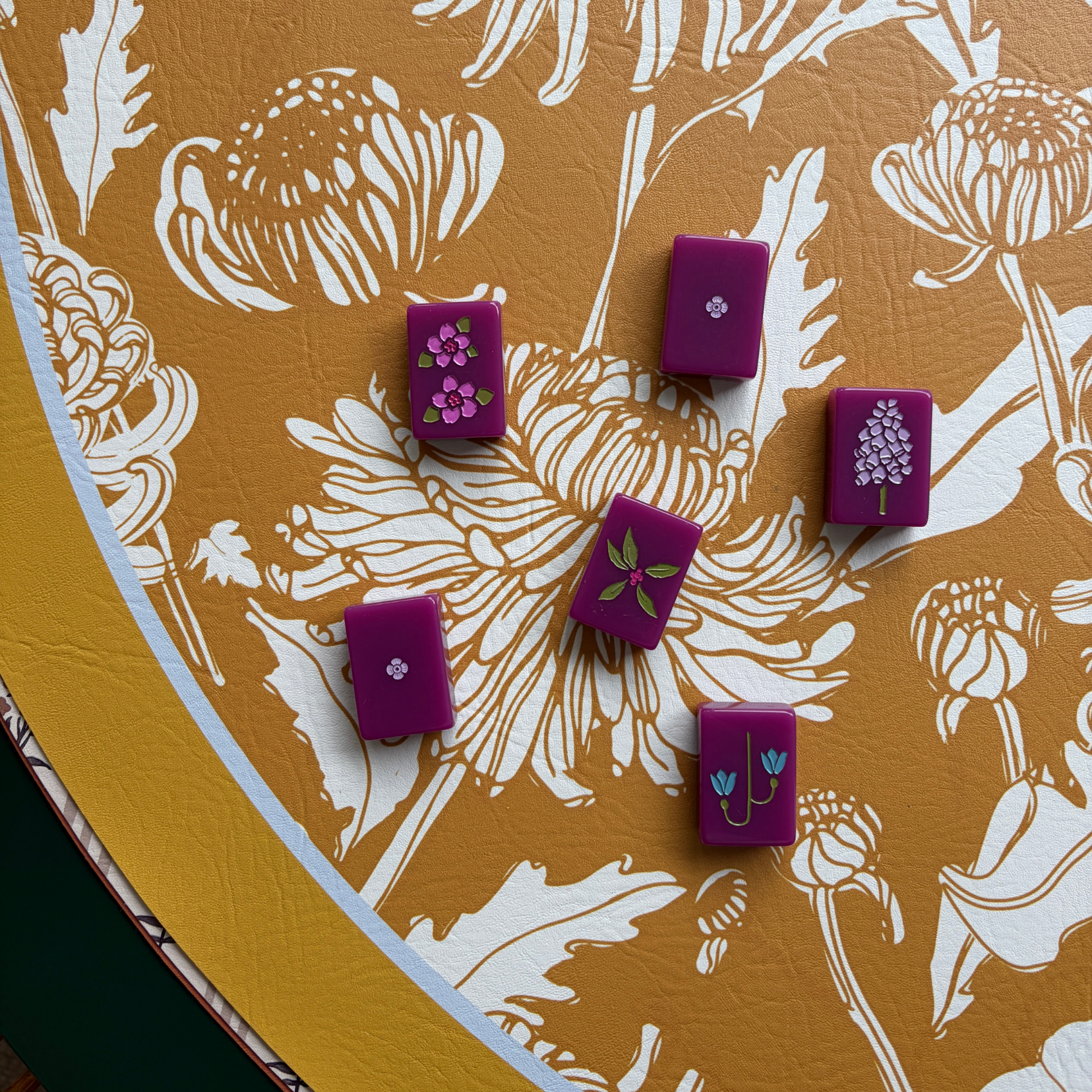 Honeyfield Mum Round Leatherette Mahjong Mat