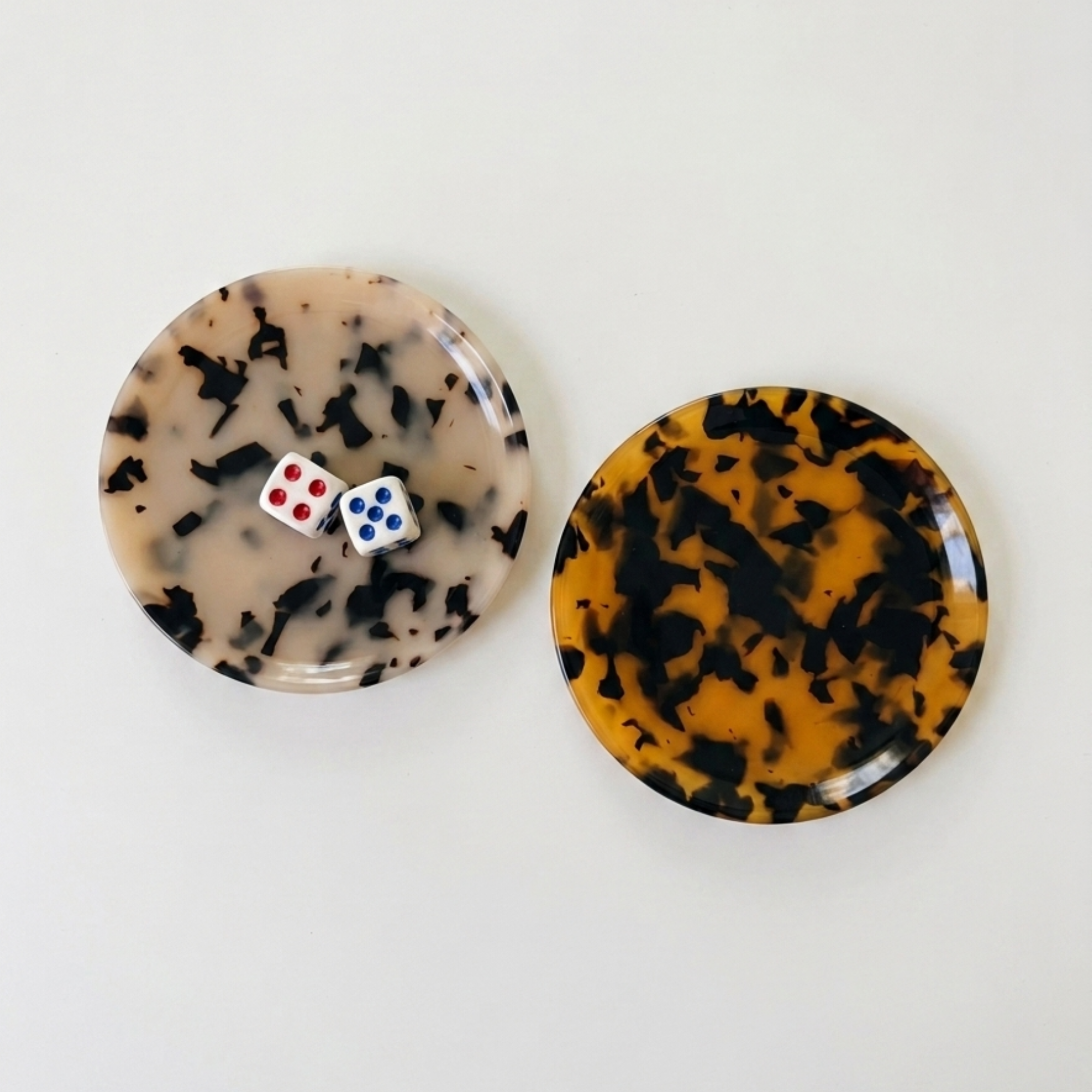 Tortoiseshell Dice Tray Square Gaming Accessory Biodegradable Cellulose Acetate Material Blonde Amber Tortoise Pattern Black Speckles Marbling Details Mahjong Game Essential Tabletop RPG Tool Dice Rolling Surface Eco Friendly Gaming Gear